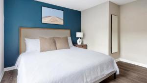 Landing Incredible 3BD Yoga Studio Gym