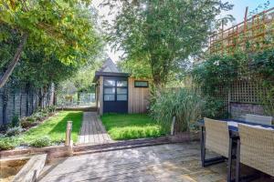 Spacious 4 Bedroom House by Oxford Train Station