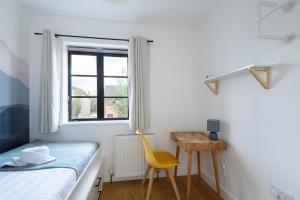 Spacious 4 Bedroom House by Oxford Train Station