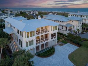 Brand New Luxury 6 bedrooms, 7.5 bathrooms, pool, spa, elevator, ocean views