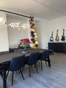 The Onyx Glow- 99m2 Designer Loft