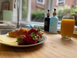 Spacious Victorian for 10 across Royal Infirmary with FREE PARKING