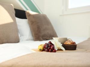 Stonehouse Lane by N And N Stays, Large 5 bed House Perfect for Contractors and Corporate Stays, Long Stay Disc Available, Free Pvt Parking and fast Wifi