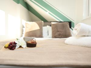 Stonehouse Lane by N And N Stays, Large 5 bed House Perfect for Contractors and Corporate Stays, Long Stay Disc Available, Free Pvt Parking and fast Wifi