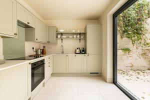 Your Home - 2 bedroom Mews House in Notting Hill