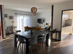 House with Garden in Bombarral - 100 m², Shared Pool