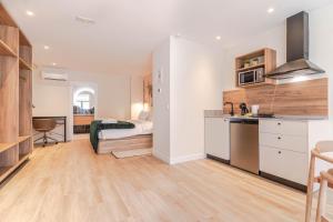 RentitSpain - Granada - Modernos Estudios, Luminosos y Excelente ubicación