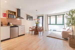 RentitSpain - Granada - Modernos Estudios, Luminosos y Excelente ubicación