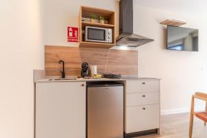 RentitSpain - Granada - Modernos Estudios, Luminosos y Excelente ubicación