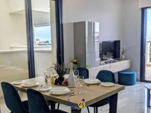 Stylish Coastal Retreat Pool Gym and Sauna PF8