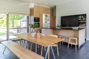 Nyte Estate, Ghent 20 min, 1ha, AC, EV, Fireplace