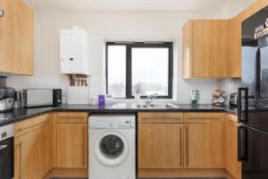 New! Stockwell 1BR with Balcony, 2 Minutes to Tube