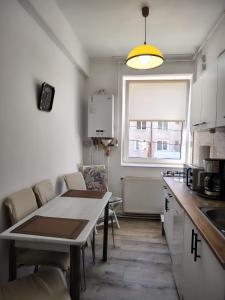 Central Apartment near Piatra Singuratică - Bălan