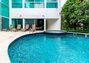 Private Pool Villa, Walk to Beach & 5th Ave