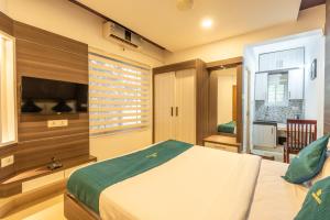 Daan Ambalath Maple Leaves