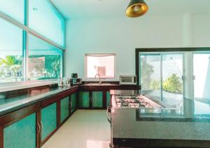 Private Pool Villa, Walk to Beach & 5th Ave