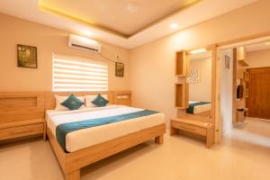 Daan Ambalath Maple Leaves