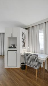 726 King Corner Near MetLife & American Dream