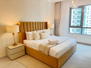 Kensington - Serene 2BR Walk to Dubai Mall & Burj