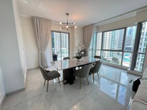 Kensington - Serene 2BR Walk to Dubai Mall & Burj