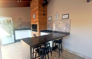 Casa com 3 quartos toda climatizada com Piscina e Lazer