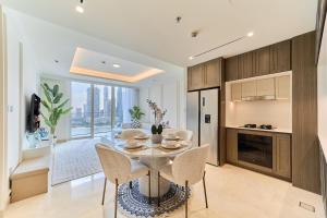 Elegant Beachfront 2BR at Palace Beach Residence