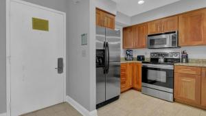 7C Mariners Walk by AvantStay Beautiful Porch Easy Access to Pool Beach