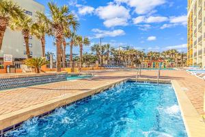 Oversized Balcony-Ocean Front Studio at Caravelle! 513