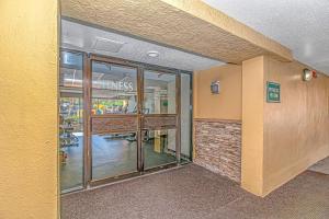 Oversized Balcony-Ocean Front Studio at Caravelle! 513