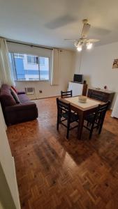 Prédio frente mar na Av Atlântica Com garagem privativa coberta