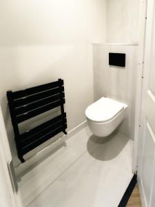 Port Haus Modern home with large private garden and parking