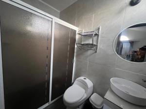 Rento funcionales recamaras dentro de una casa residencial