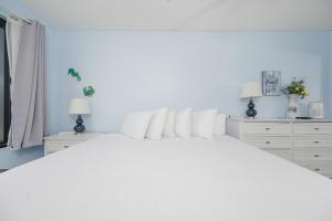 Island Winds West 473