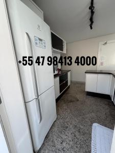 4 ILHAS, 2 SUITES, 2 GARAGENS