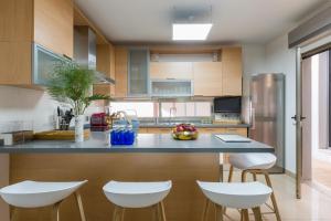 Seaview Villa with Pool, Gym & Home Cinema