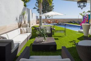 Seaview Villa with Pool, Gym & Home Cinema