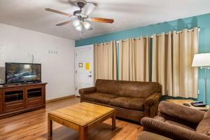 One-Bedroom Apartment in Atrium Building- Roundhouse Residences