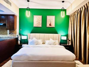 Prime Modern Downtown Studio - Boulevard View