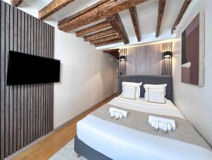 Saint Germain des Pres - Deluxe studio with lift