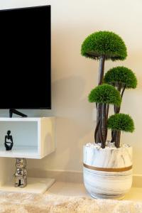 Modern 1BR in Aykon City - Near Burj Khalifa & Canal