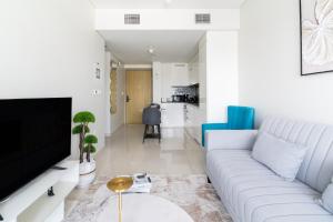 Modern 1BR in Aykon City - Near Burj Khalifa & Canal