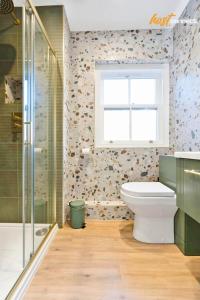 Comfy 1 Bed Airdrie Flat w Private Parking