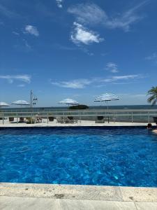 Prédio frente mar Ed Imperatriz na av Atlântica com vista para mar e garagem coberta