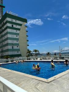 Prédio frente mar Ed Imperatriz na av Atlântica com vista para mar e garagem coberta