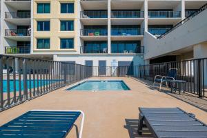 Island Winds West 578