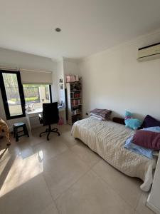 Chalet en Punta Mogotes con parque y parrilla