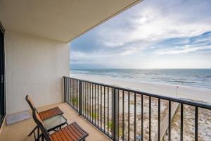 Island Winds West 677