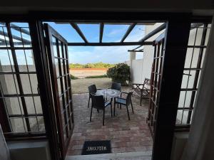 The Palms Apartment on the beachfront, wifi, TV