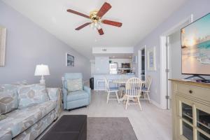 Island Winds West 679