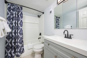 Island Winds West 679